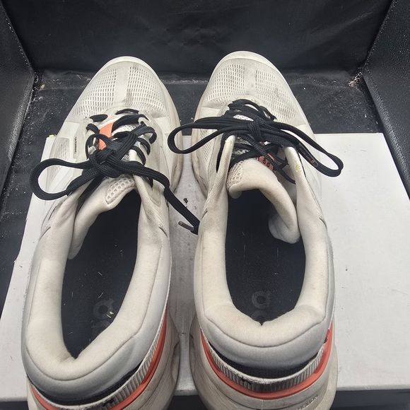 On Running Men\'s White‎ and Black Shoes main image 6